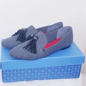 NWT Simply Vera gray loafers with black beads
